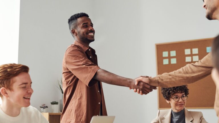 Incontro professionale e relazione tra partner