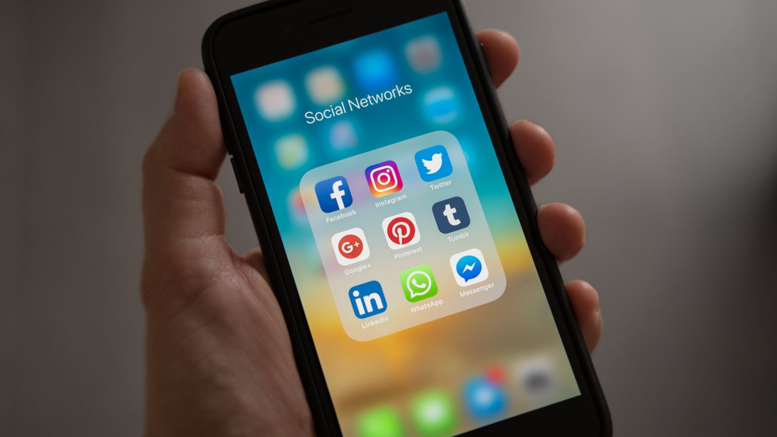 Smartphone con applicazioni e canali social